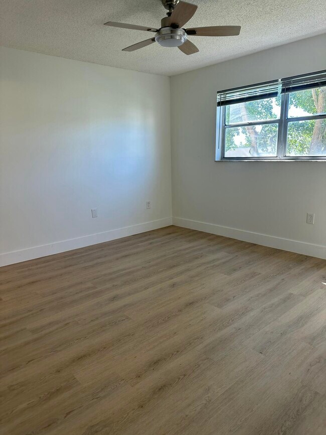 Building Photo - 8130 Sunrise Lakes Blvd