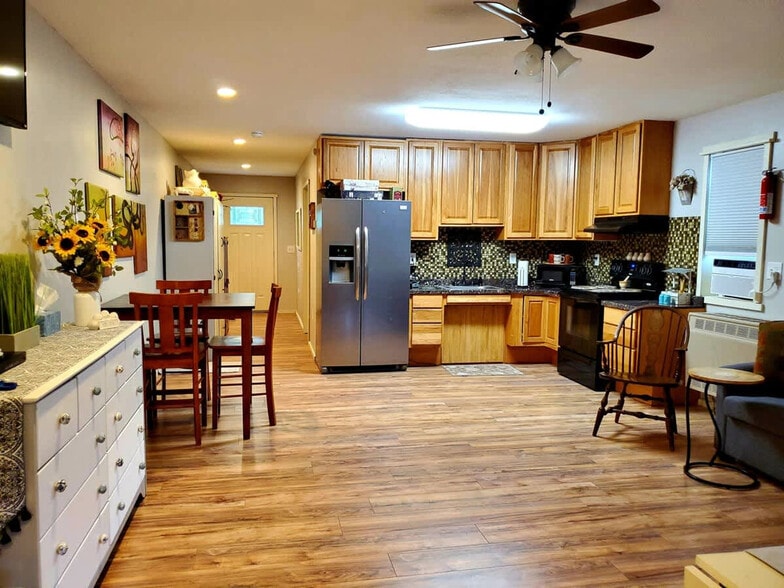 Building Photo - 6820 1/2 North Montana Avenue-SI ID1492821P