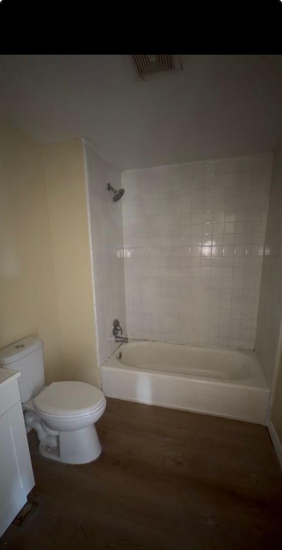 Building Photo - HUGE fenced yard with updated 2 bedroom Home  CALL Sheila to see 407-687-7900