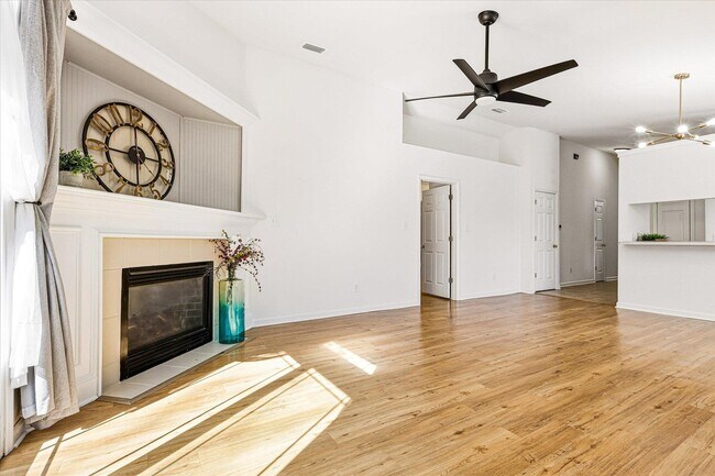 Building Photo - 335 Dreadnaught Ct