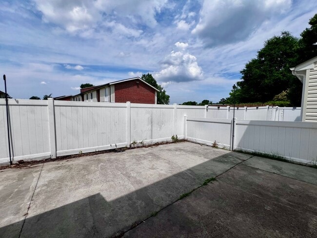 Building Photo - 3 bedroom home in sought after Whitaker Place, Virginia Beach