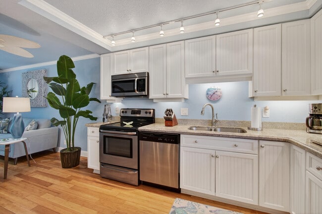 Building Photo - 5250 Las Verdes Cir