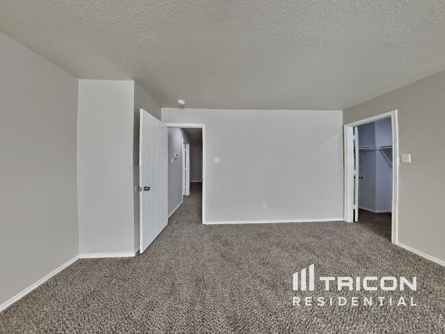 Building Photo - 12439 Sterlingstone Dr