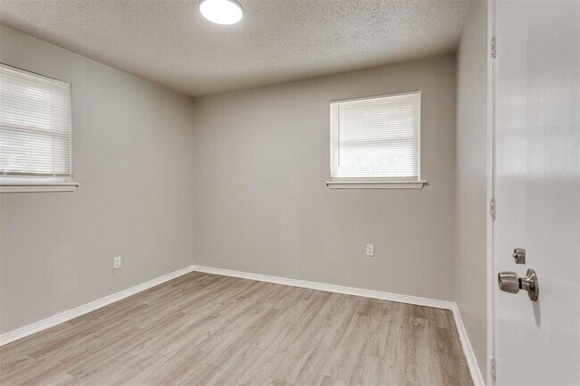 Building Photo - 2908 SW 62nd St