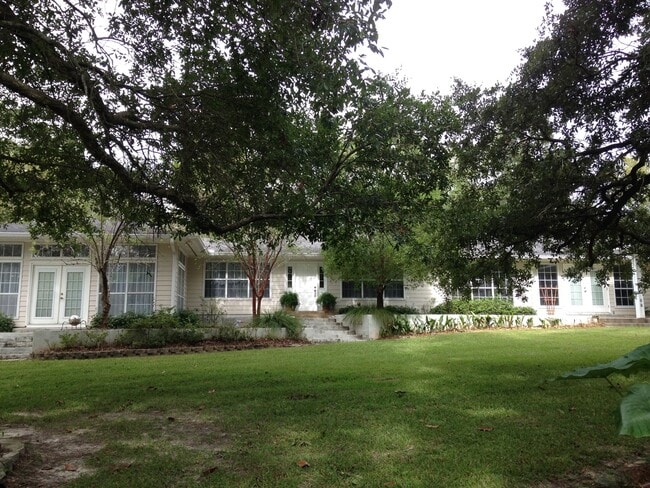 Building Photo - Spacious 4-Bedroom Home in the Desirable Gulf Hills Golf Course Community!