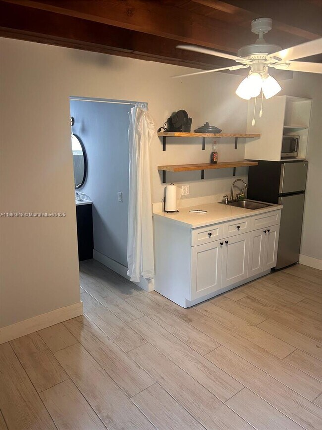 Building Photo - 6431 SW 64th Ct