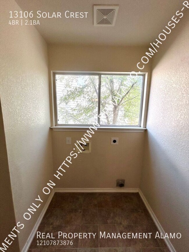 Building Photo - **MOVE IN SPECIAL** 4 Bedroom 2.5 Bath Hom...