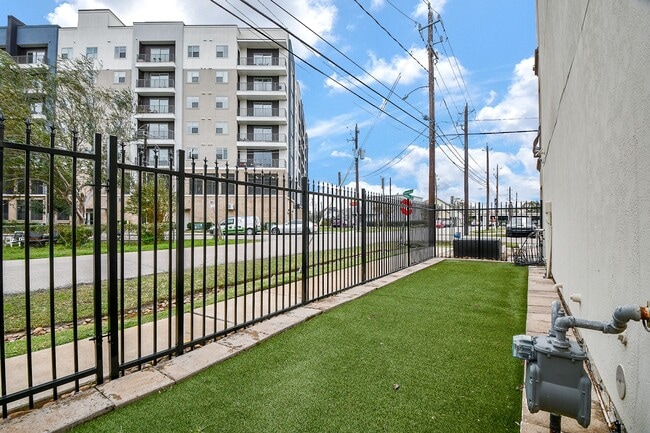 Building Photo - 6500 Calder St