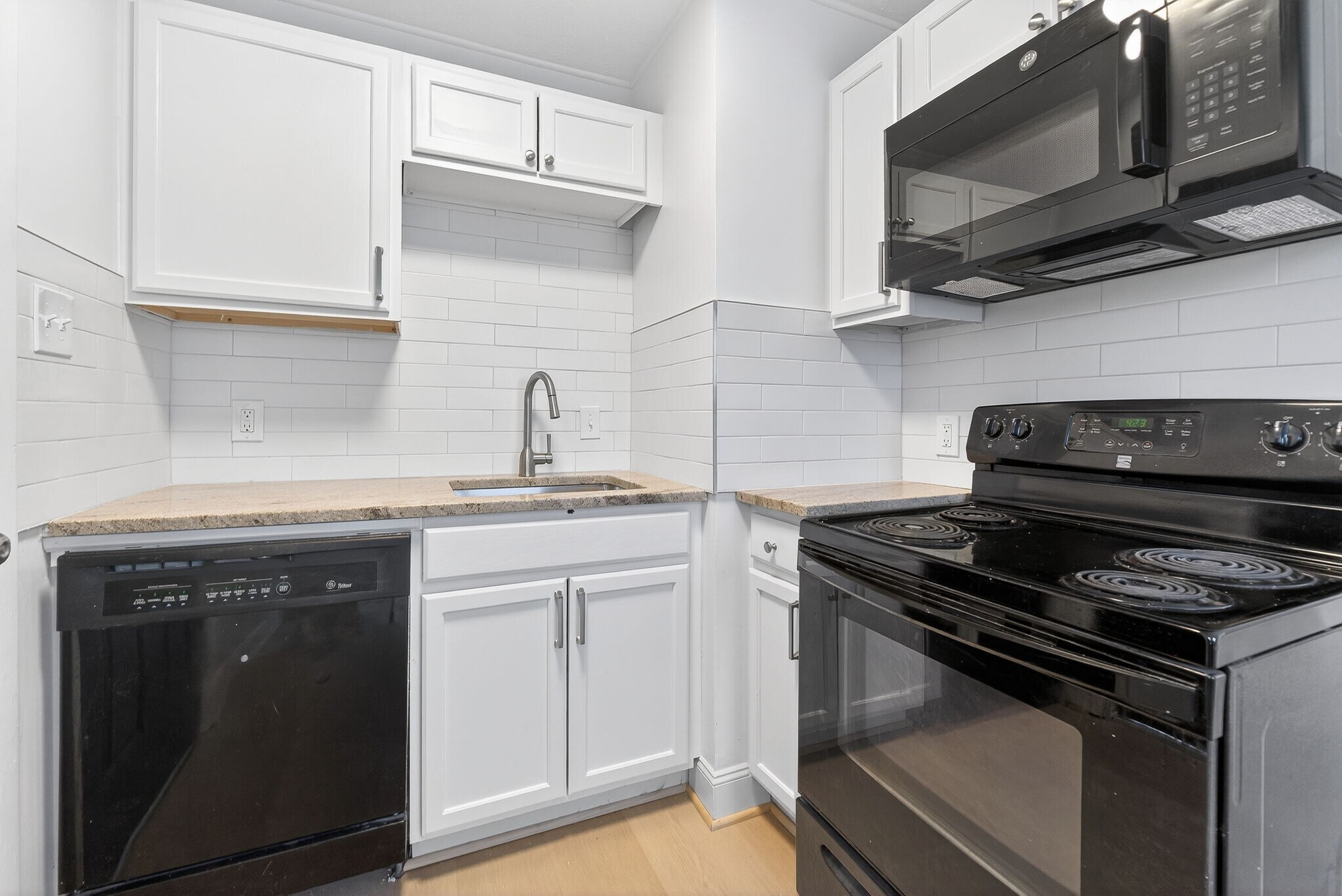 Building Photo - 849 Lyman Ave