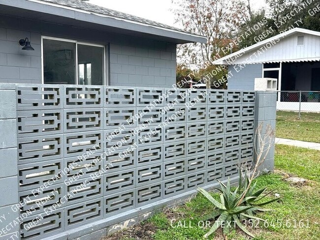 Primary Photo - 5844 SE Drew Rd