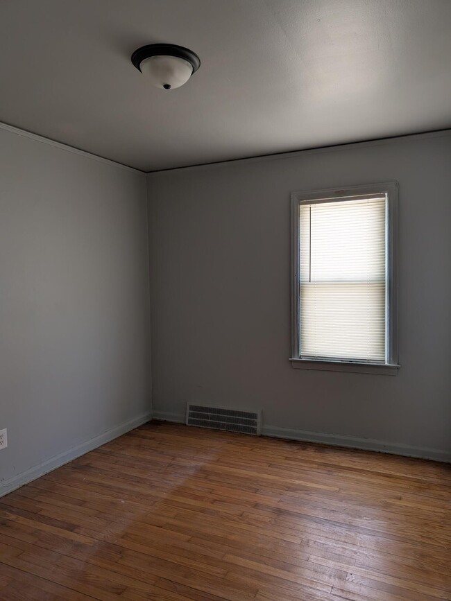 Building Photo - 16701 Stahelin Ave