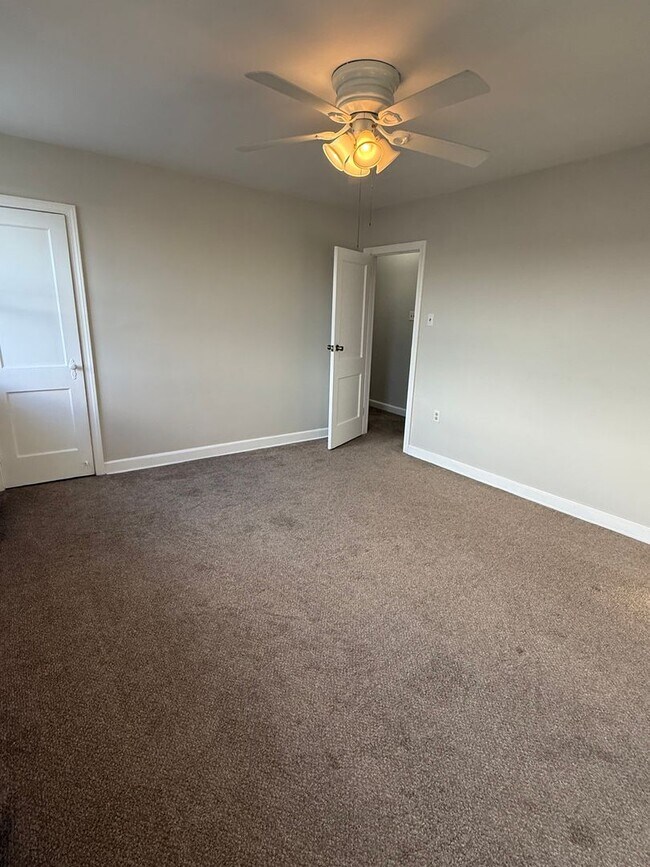 Building Photo - 3-Bedroom Home in Northeast Phila. Available For Rent!