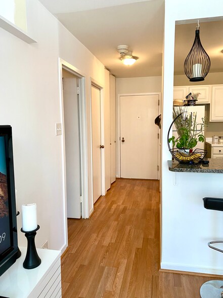 Building Photo - 211 E Ohio St