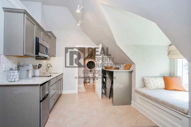 Building Photo - 1208 Woodland St