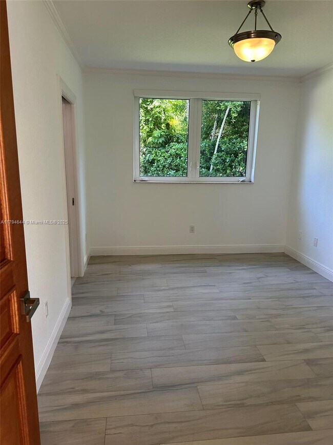 Building Photo - 10600 SW 69th Ave