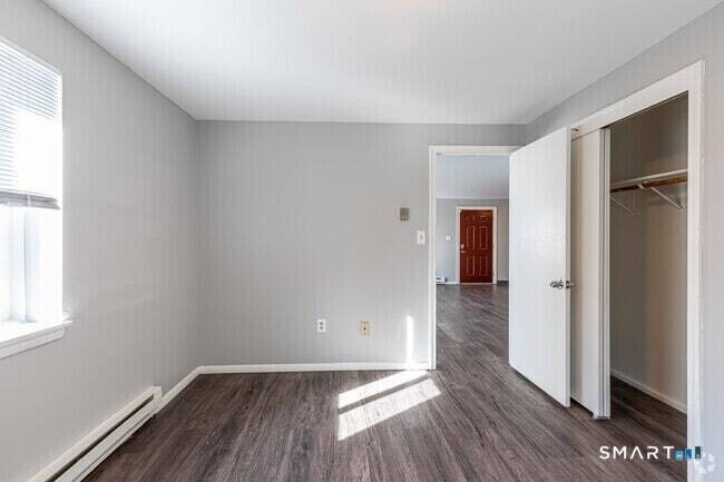 Building Photo - 923 W Main St