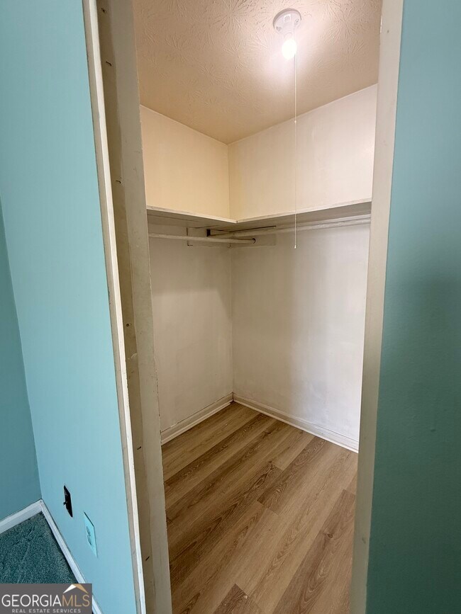 Building Photo - 3237 Abbeywood Dr