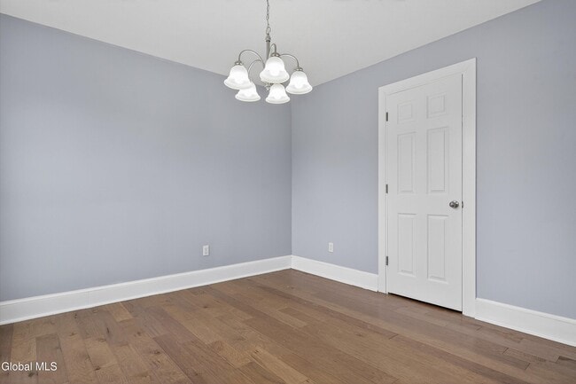 Building Photo - 716 Adams Cir