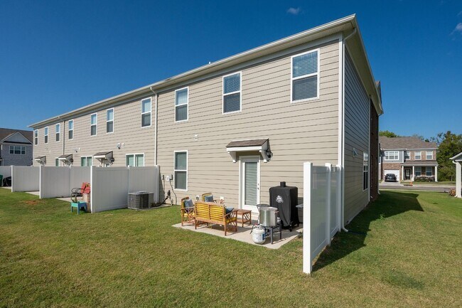 Building Photo - 447 Augustine Dr