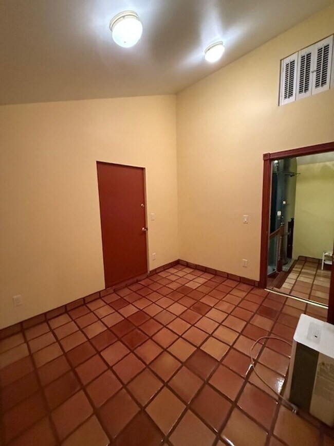 Building Photo - Potomac View