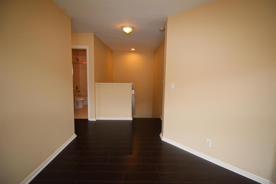 Building Photo - 6602 Sandy Bank Ter