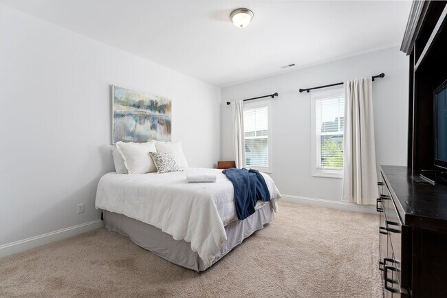 Building Photo - 107 E Barred Owl Dr