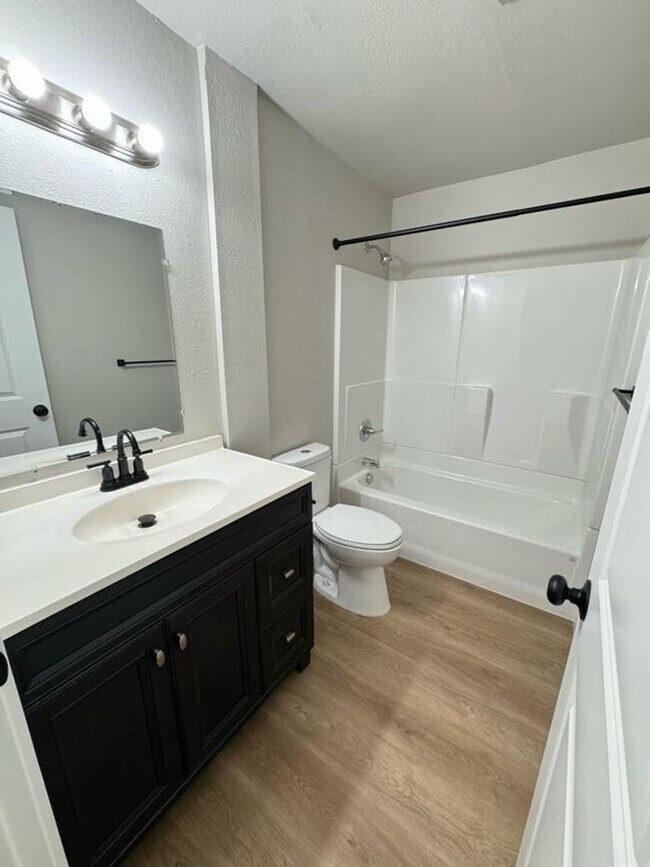 Building Photo - Completely Renovated 2 Bed, 1 Bath Oversized Apartment
