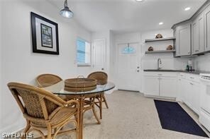 Building Photo - 11479 Island Ave