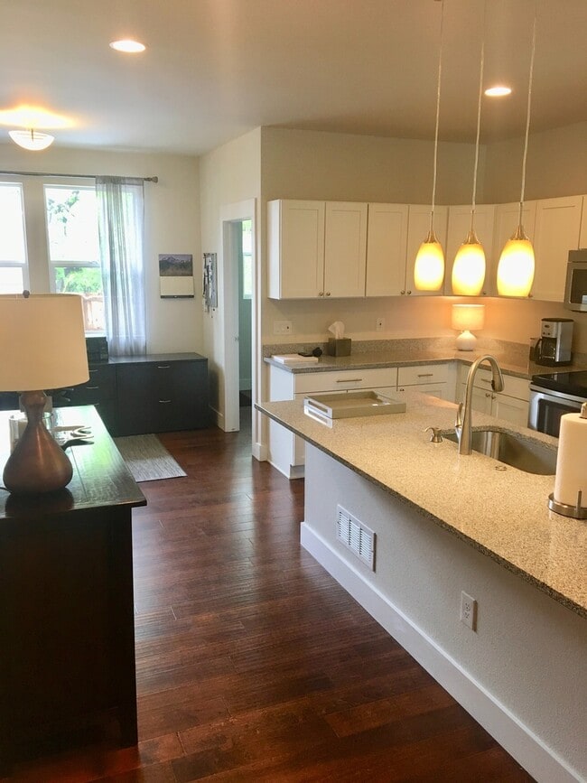 Building Photo - Luxury in Old Town Lafayette for Lease! MU...