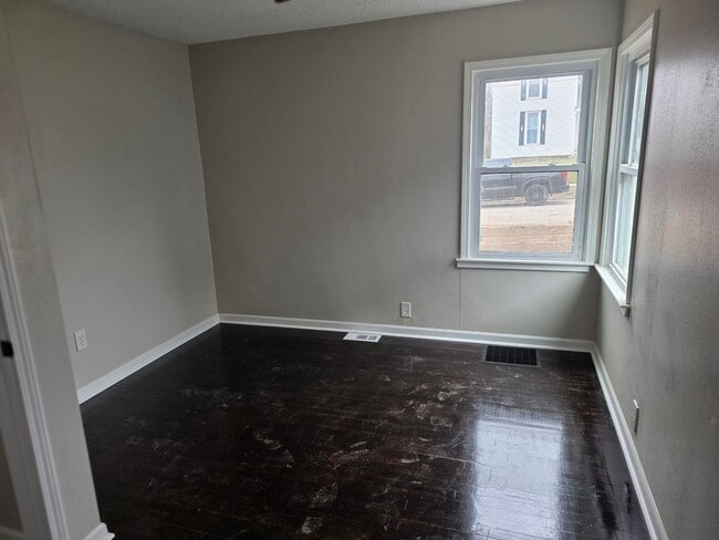 Building Photo - 214 Lobban St