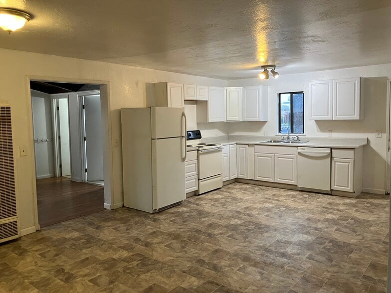 Building Photo - 1134 Oro Dam Boulevard West