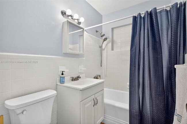 Building Photo - 4820 NE 1st Terrace