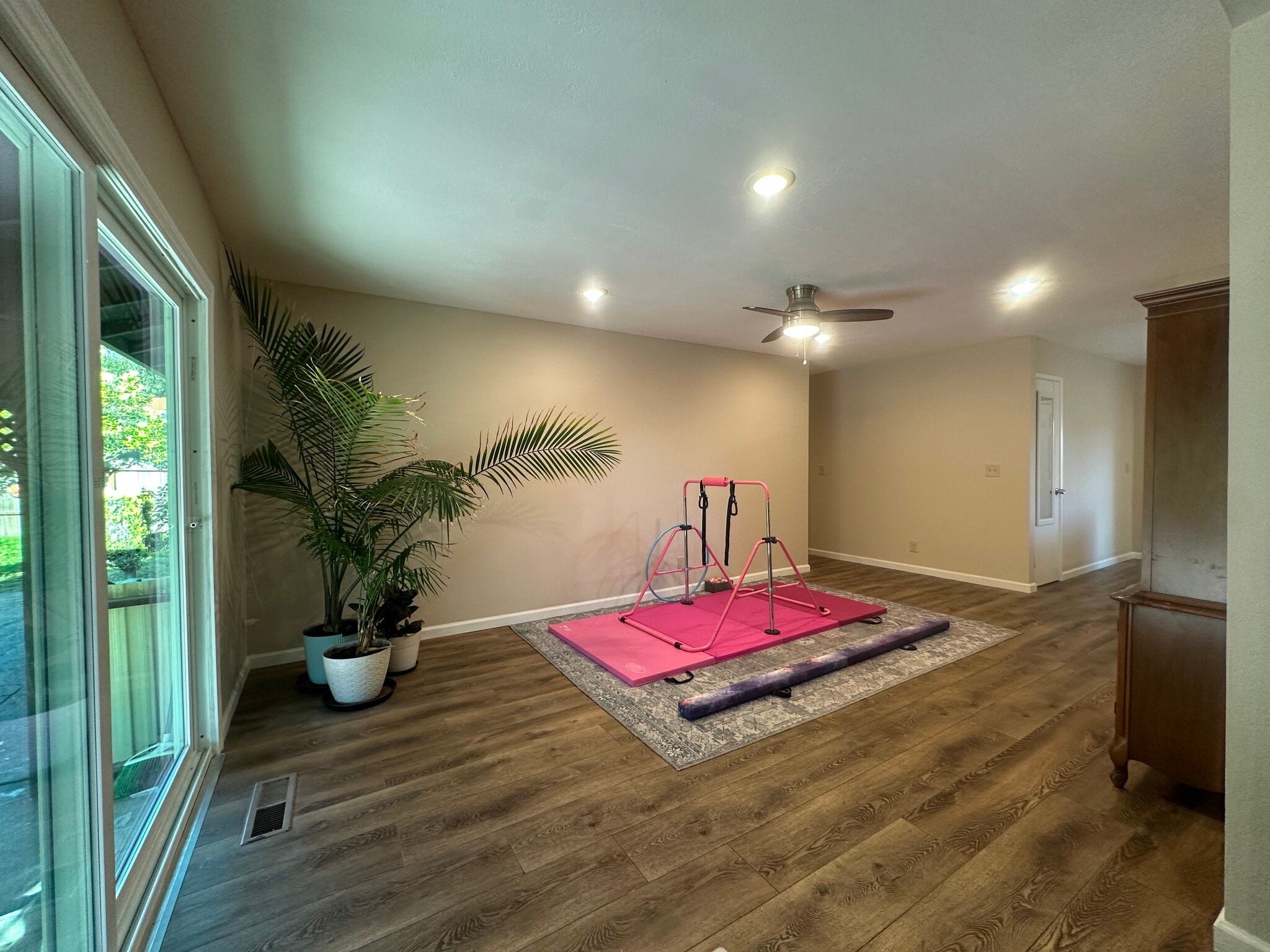 Building Photo - 1465 Madrone Way