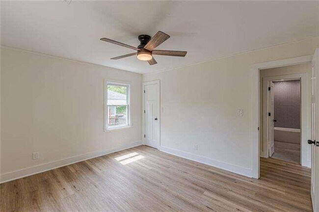 Building Photo - 525 Rosemont Dr