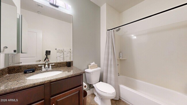 Building Photo - 945 E Playa Del Norte Dr
