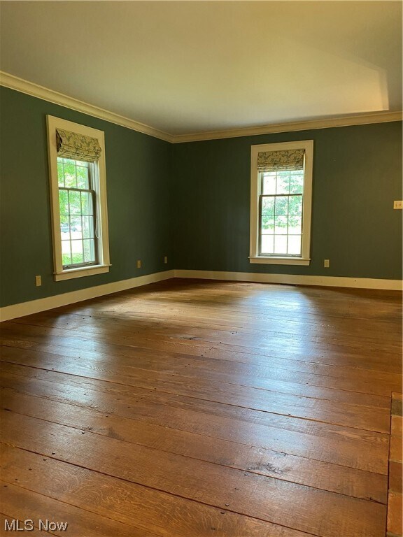 Building Photo - 10 Maple Ln