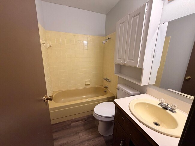 Building Photo - Welcome to your new home in the heart of Russellville, AR!