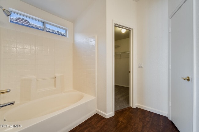 Building Photo - 3024 E Blackhawk Dr