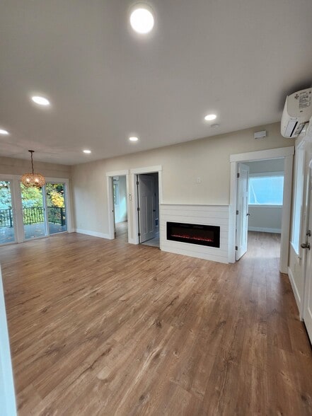 Building Photo - 4905 SE Harney Dr