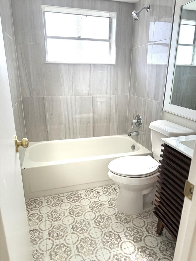 Building Photo - 2720 Forest Hills Blvd