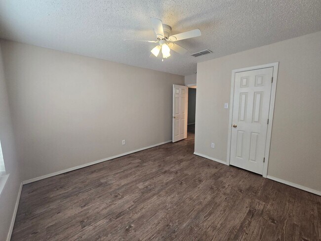 Building Photo - 3108 109th St