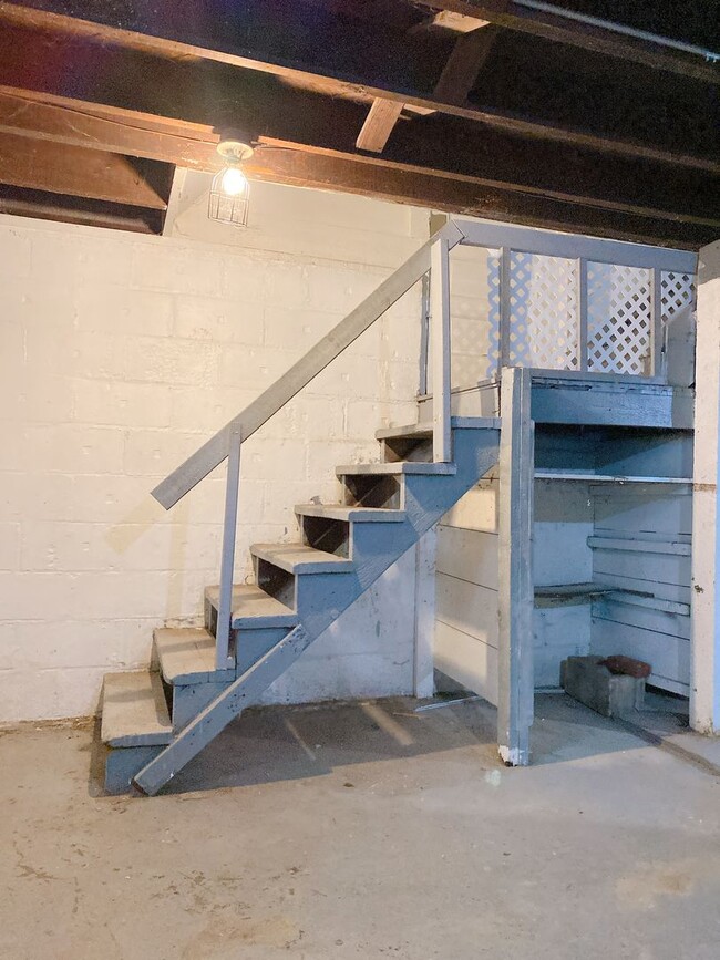 Building Photo - 3 bedroom 1 bath house!