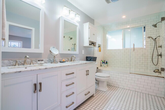 Master bathroom - 16655 Marquez Ter