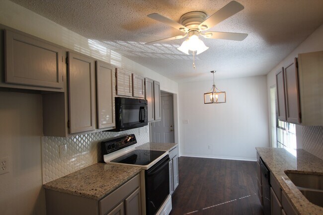 Building Photo - Coming Soon: Stunning 2 bedroom, 2 bath home in Whitehouse ISD!