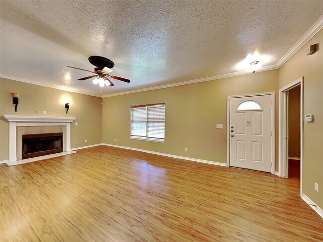 Building Photo - 906 Crystal River