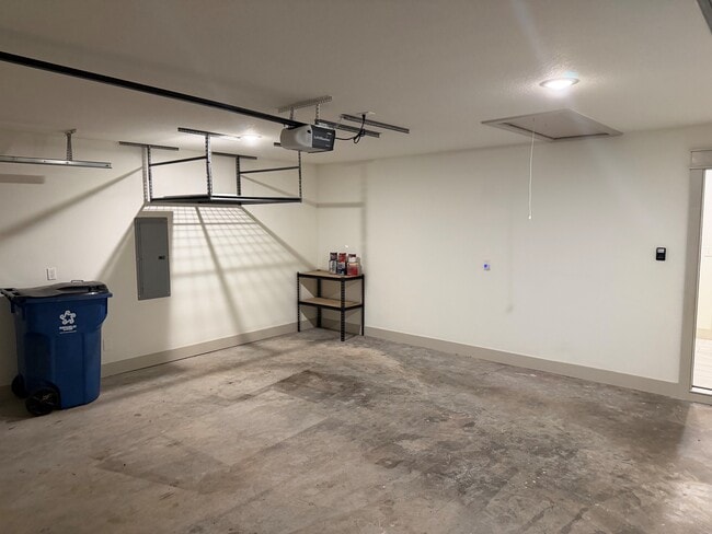 Building Photo - 7 Tiverton Ln