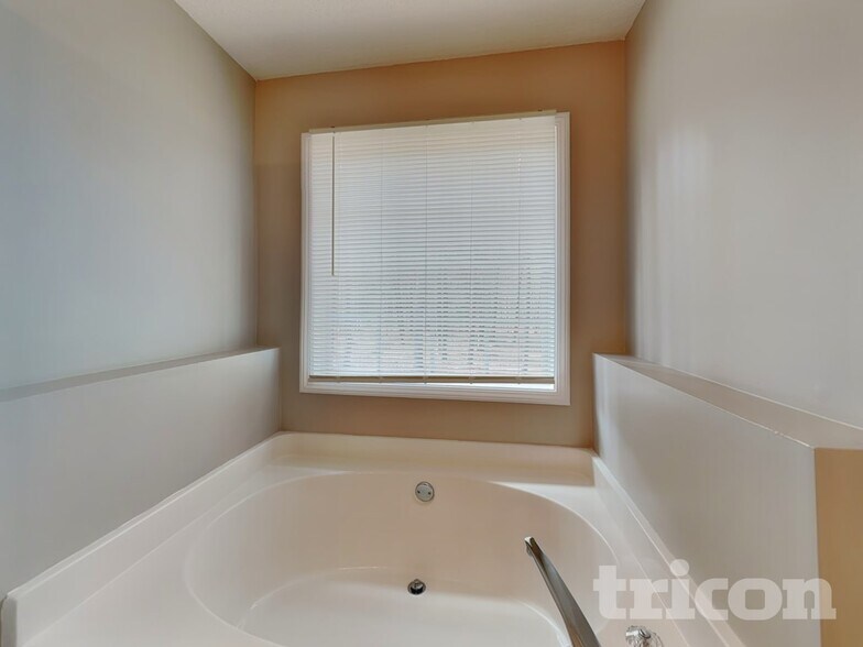 Building Photo - 57 Honeysuckle Ct