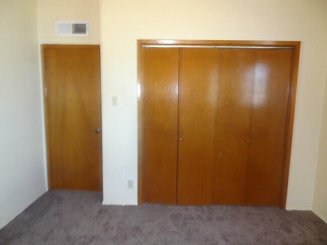 Building Photo - 9752 Blue Wing Dr