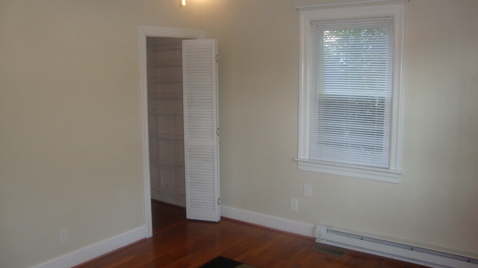 Building Photo - 1500 Meads Rd