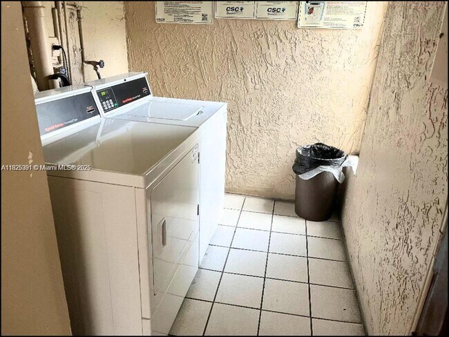 Building Photo - 10651 SW 108th Ave